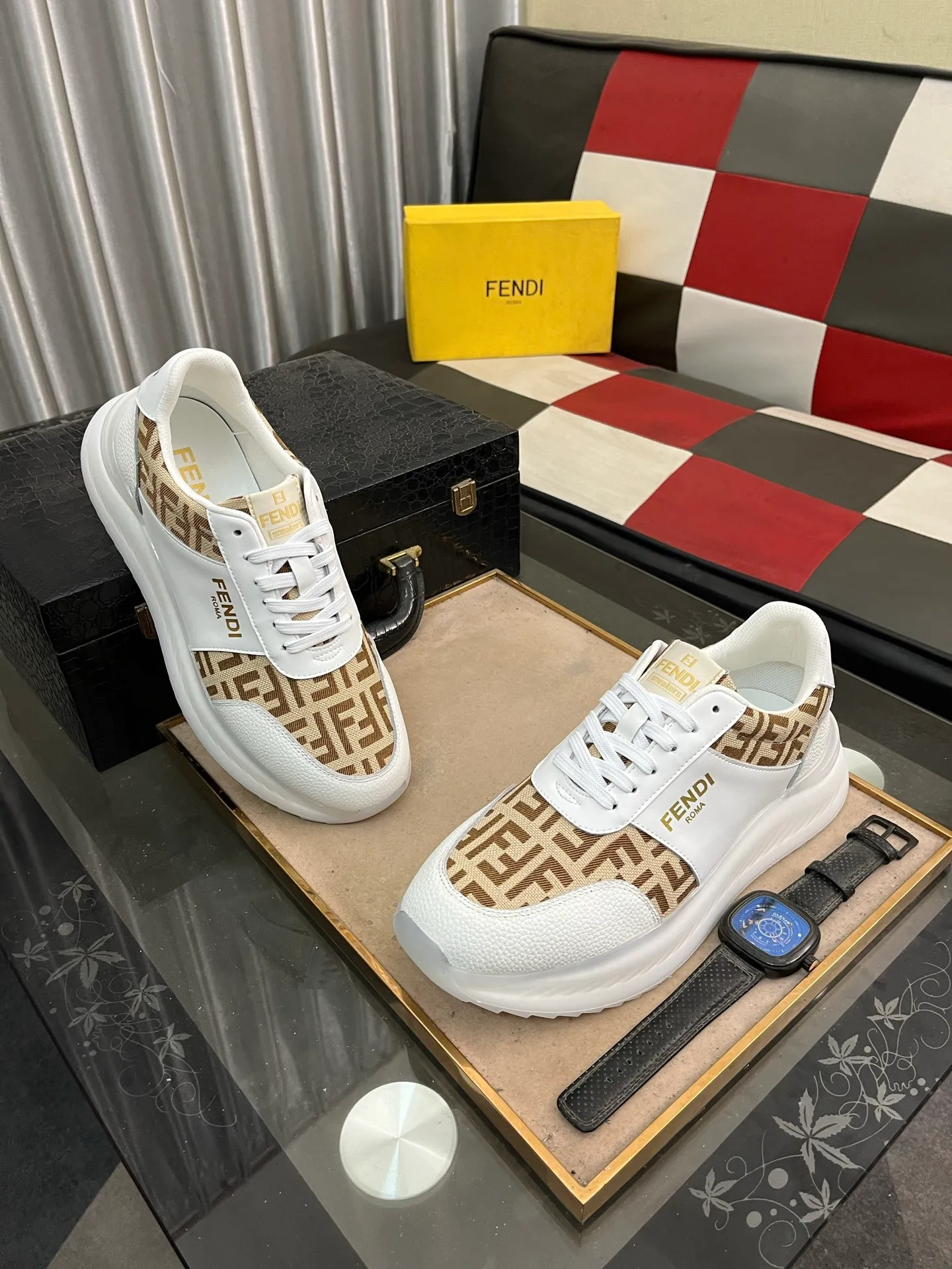 Men's Men's Shoes💰458⌚️⌚️[Fendi] Fendi's latest casual shoes for men! Available at counters simultaneously! Made entirely of imported top-grain calfskin, the interior is made of top-grain water-dyed cowhide, and the original factory-supplied rubber outsole. Leading new fashion concepts. Matching code: 38-444️⃣Colors available